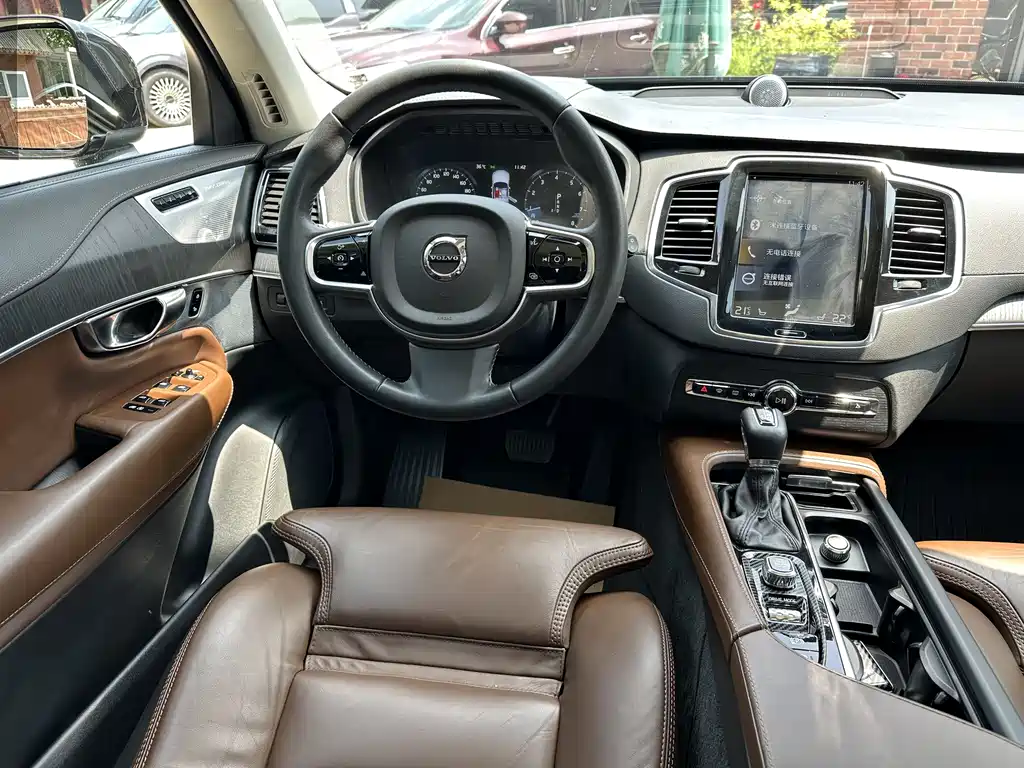 Volvo XC90 2020 — фото 19