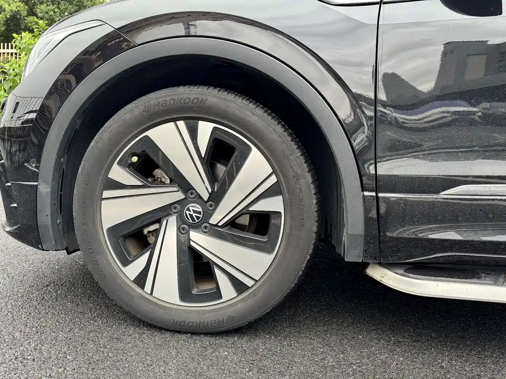 Volkswagen Tiguan L 2023 — фото 18