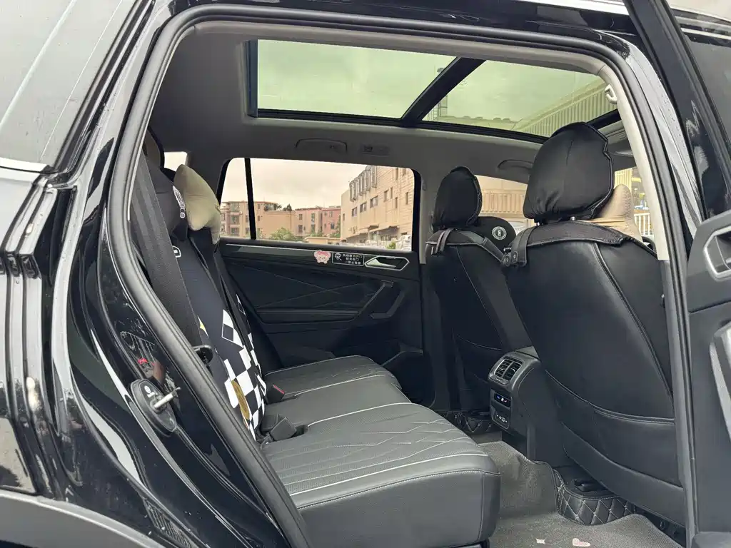 Volkswagen Tiguan L 2023 — фото 8