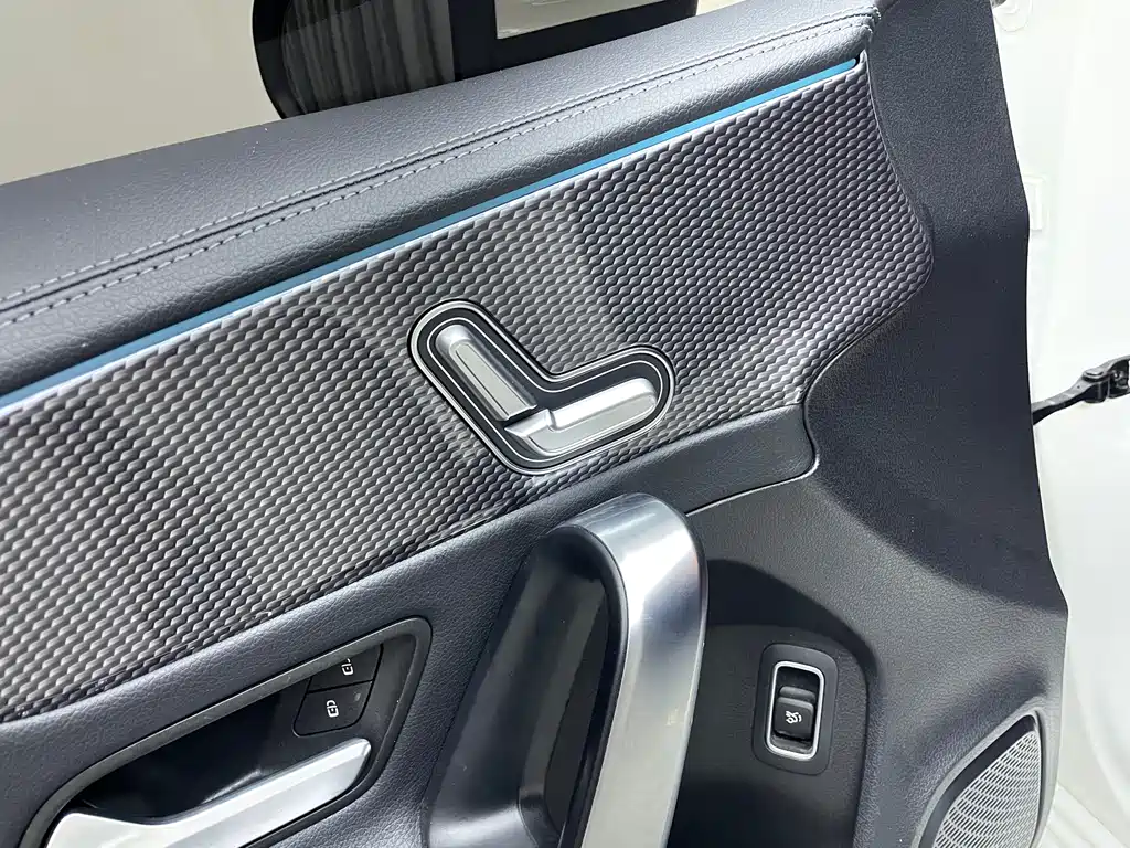 Mercedes-Benz A-Class 2023 — фото 5
