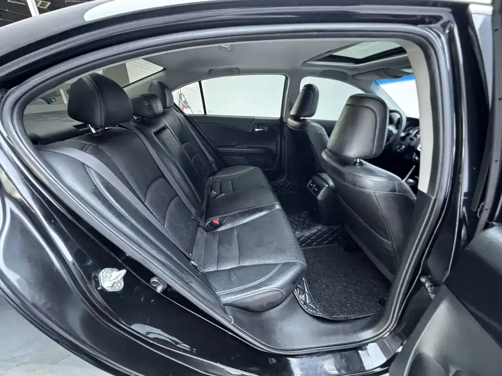Honda Accord 2017 — фото 17