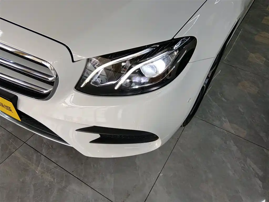 Mercedes-Benz E-Class 2019 — фото 18