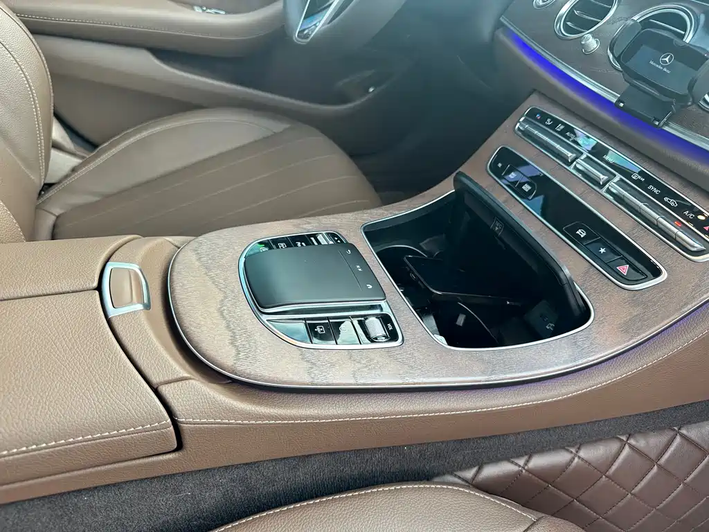 Mercedes-Benz E-Class 2023 — фото 12