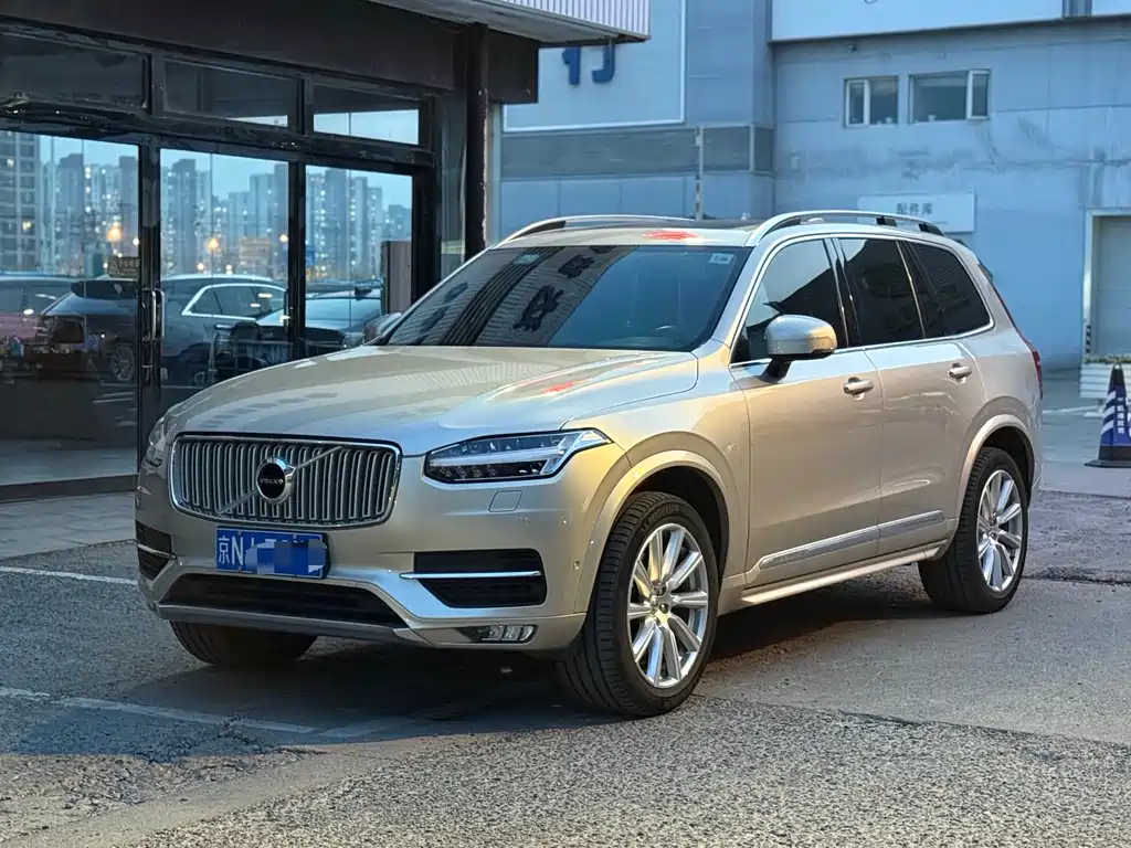 Volvo XC90 2017 — фото 1