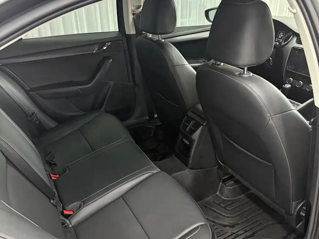 Skoda Octavia 2022 — фото 18