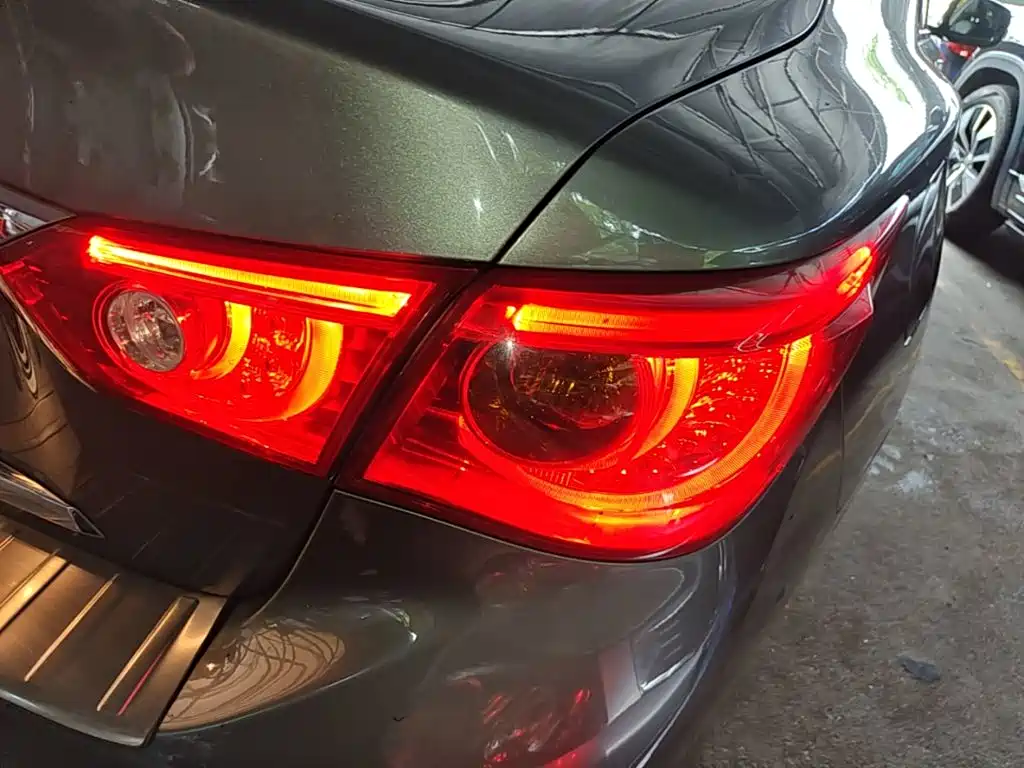 Infiniti Q50L 2015 — фото 8
