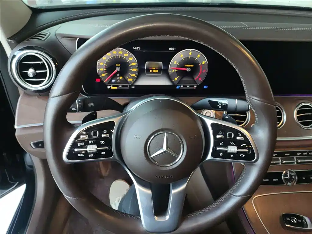 Mercedes-Benz E-Class 2020 — фото 11