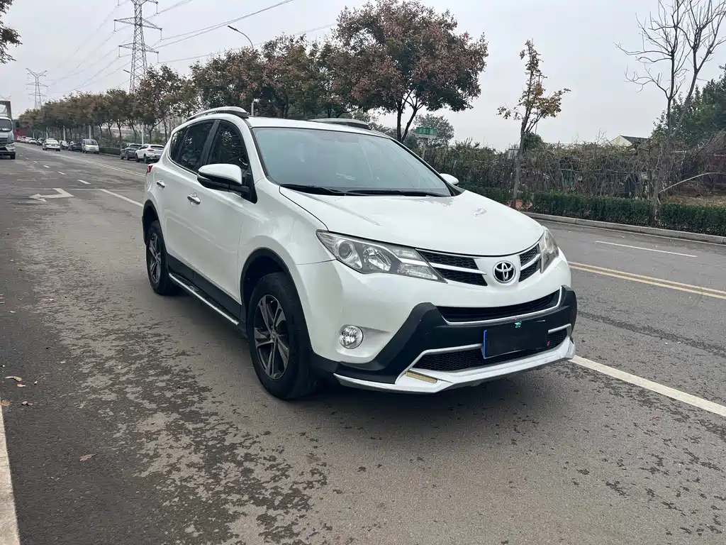 Toyota RAV4 2016 — фото 3