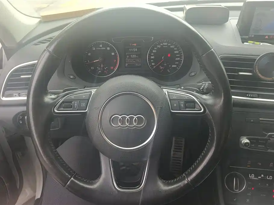 Audi Q3 2016 — фото 15