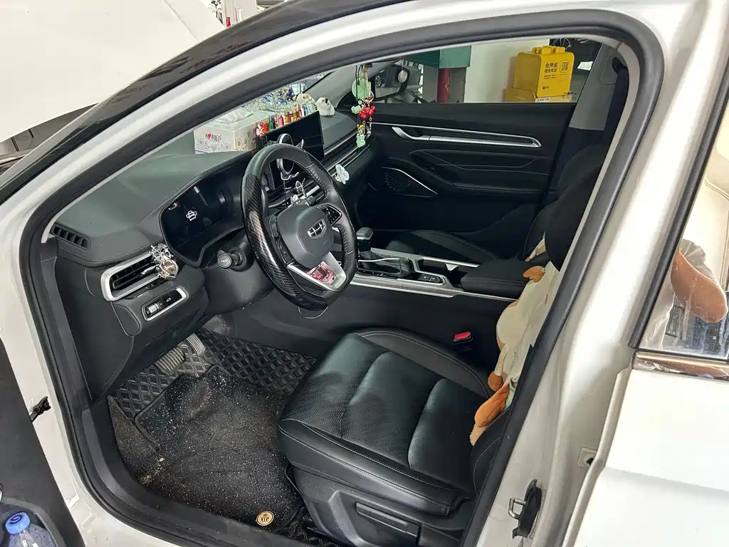 Geely Emgrand 2023