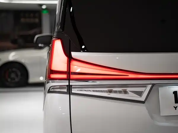 Lexus LM 2022