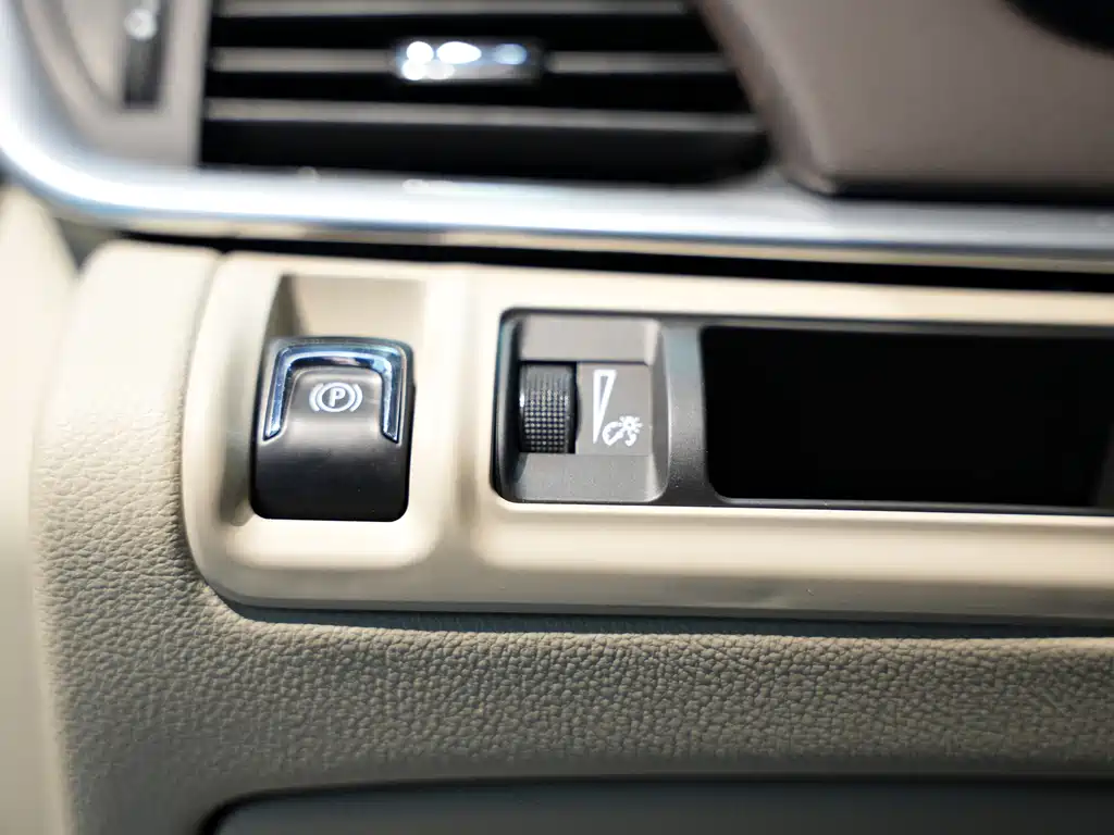 Cadillac XTS 2016 — фото 11