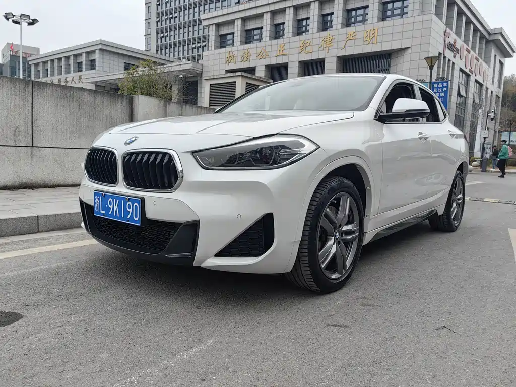 BMW X2 2022 — фото 1