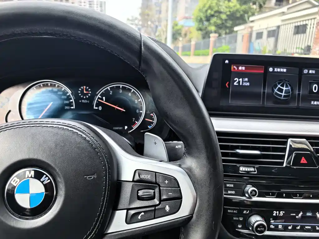 BMW 5 Series 2018 — фото 12