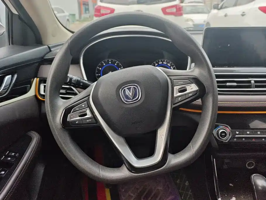 Changan Eado DT 2018 — фото 15