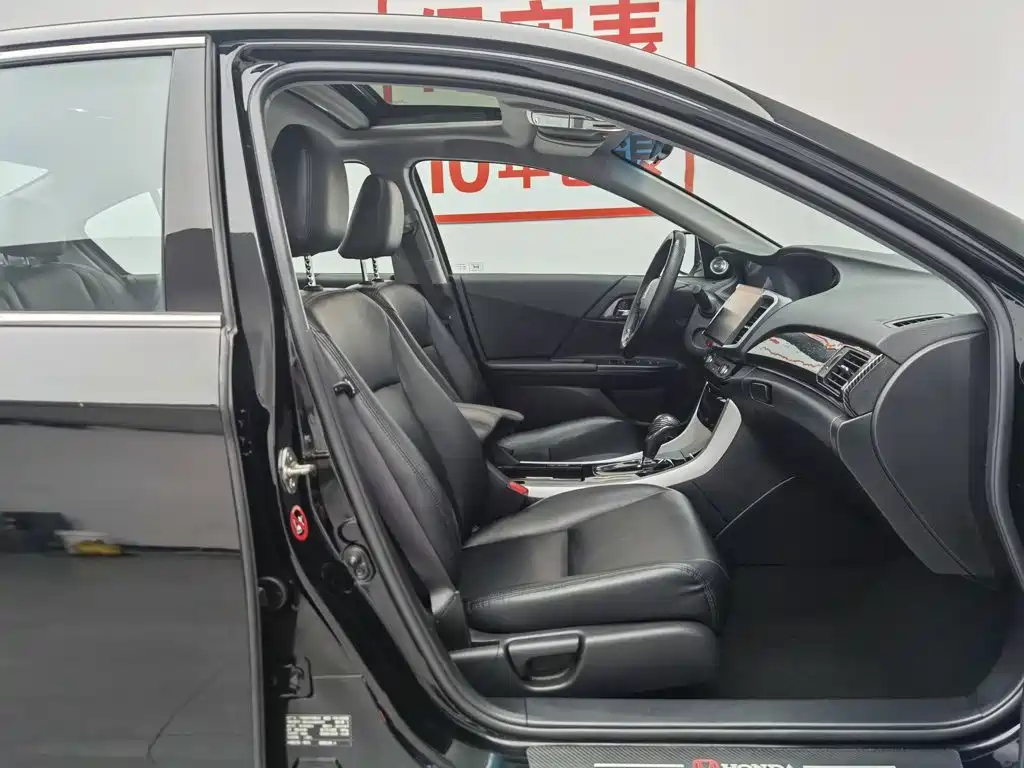 Honda Accord 2016 — фото 23