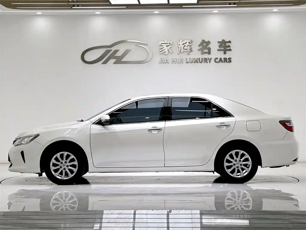 Toyota Camry 2015 — фото 4
