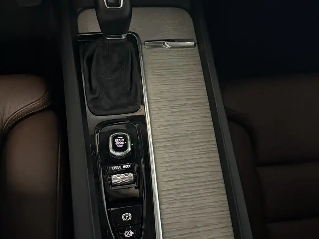Volvo XC60 2020 — фото 17