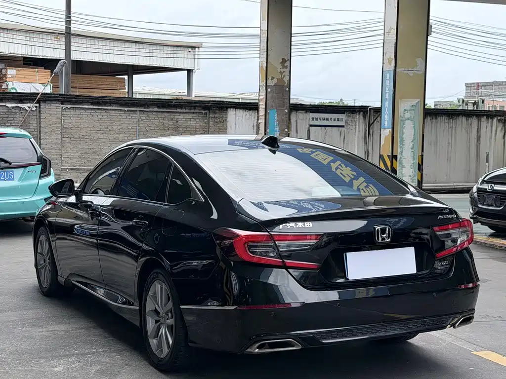 Honda Accord 2022 — фото 13