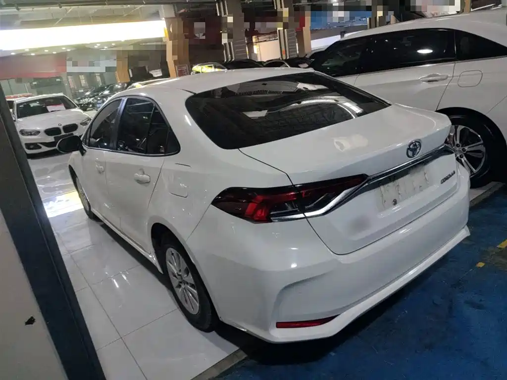 Toyota Corolla 2023 — фото 23