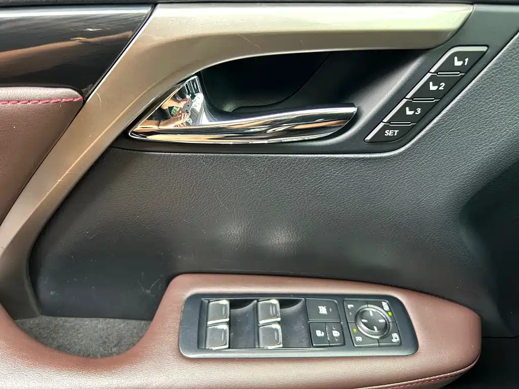 Lexus RX 2018 — фото 16