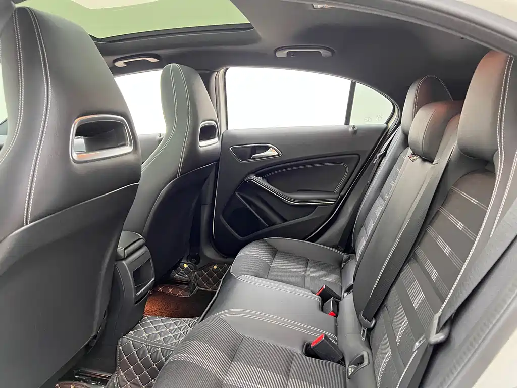 Mercedes-Benz A-Class 2017 — фото 13