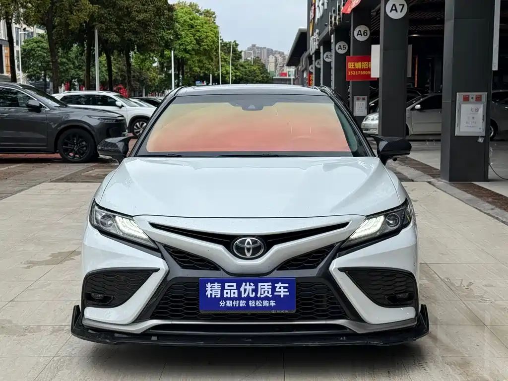 Toyota Camry 2022 — фото 2