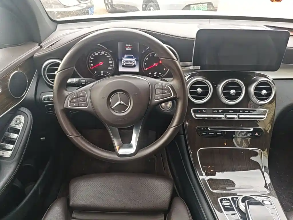 Mercedes-Benz GLC 2018 — фото 11