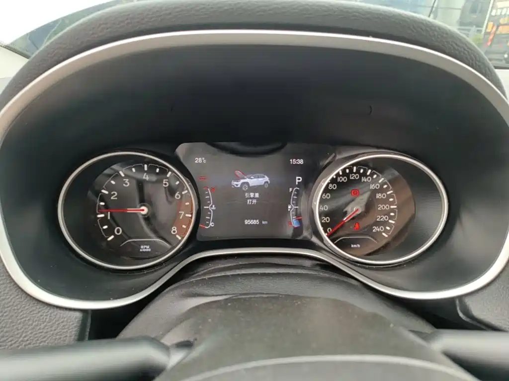 Jeep Compass 2018 — фото 12