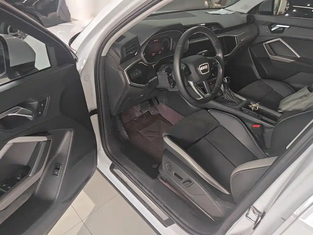 Audi Q3 2021 — фото 16