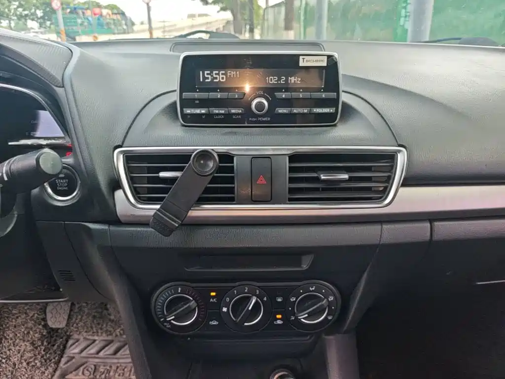 Mazda 3 Axela 2015 — фото 13