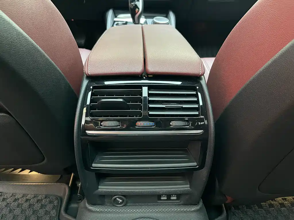 BMW 5 Series 2021 — фото 9