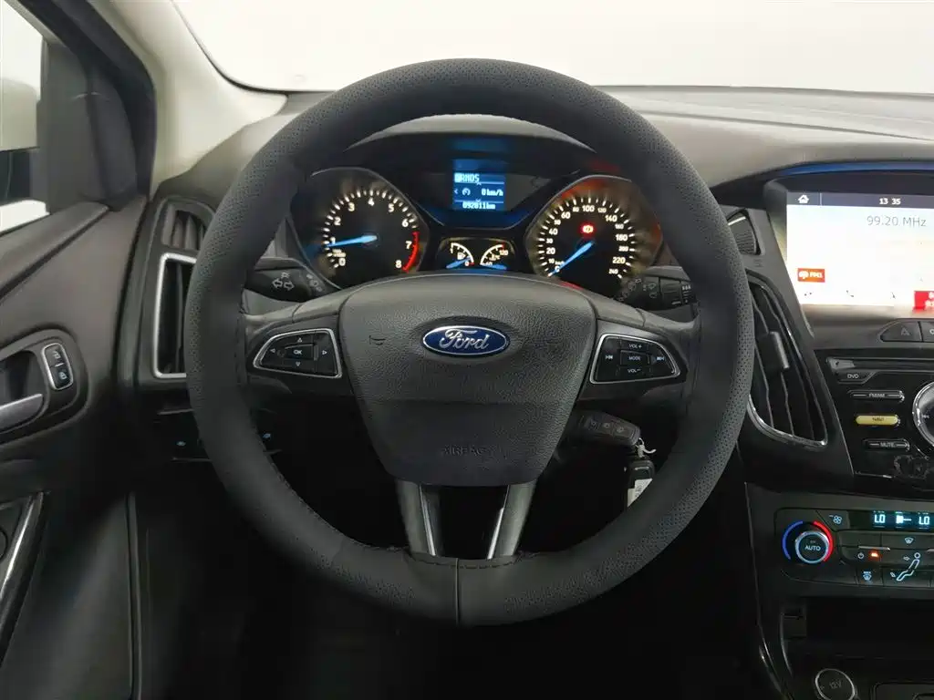 Ford Focus 2018 — фото 11