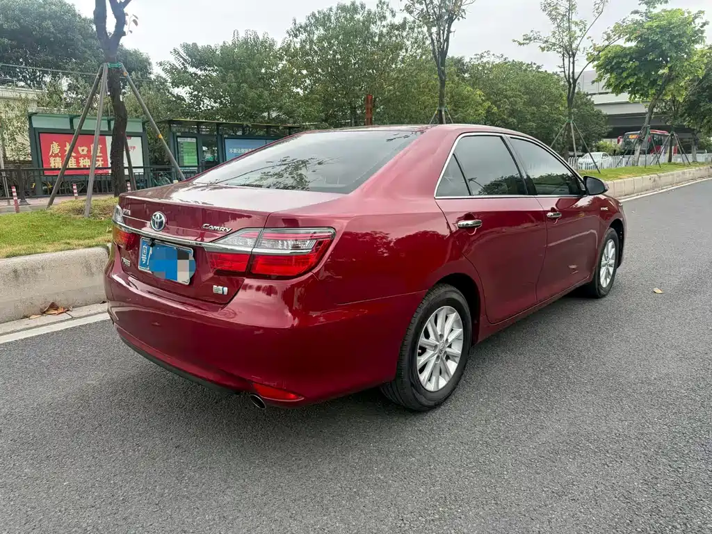 Toyota Camry 2016 — фото 4