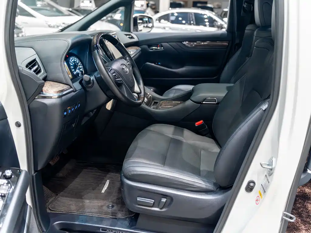 Toyota Alphard 2018 — фото 10