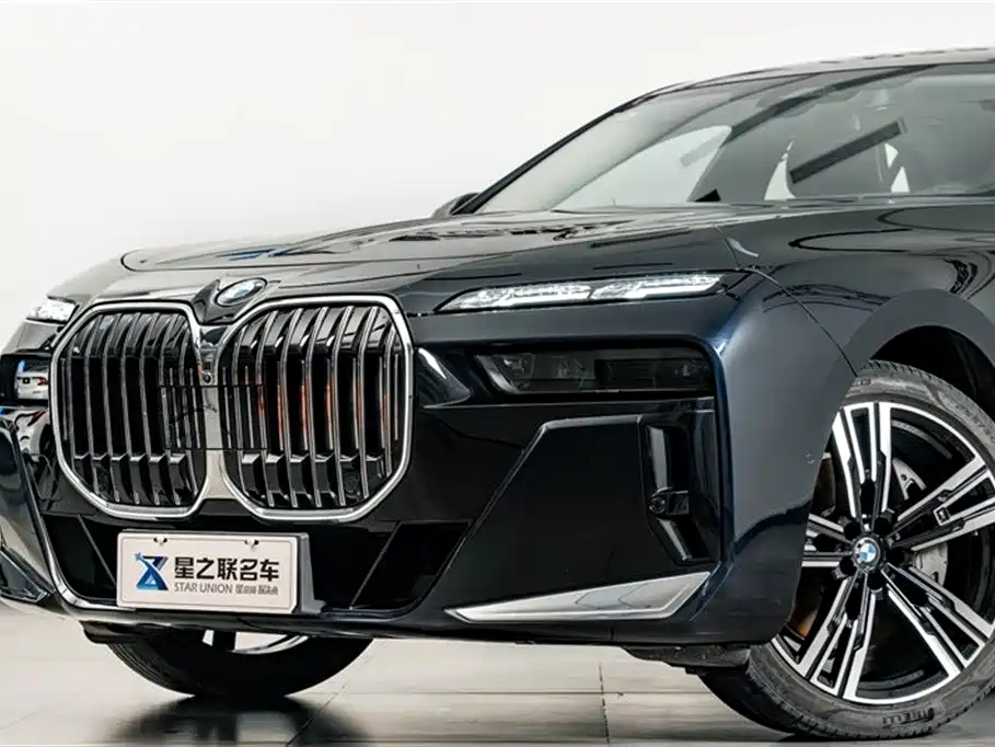 BMW 7 Series 2025 — фото 2
