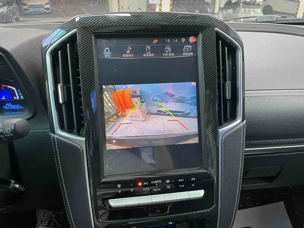 Luxgen You6 SUV 2017 — фото 7
