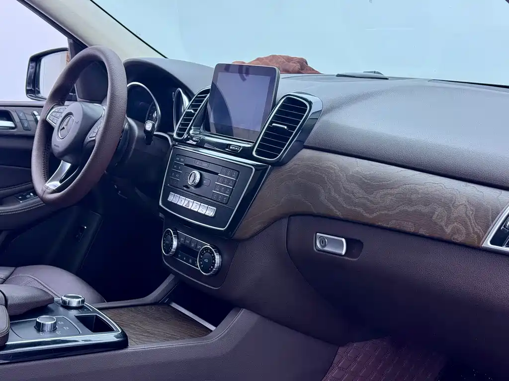 Mercedes-Benz GLE 2016 — фото 16