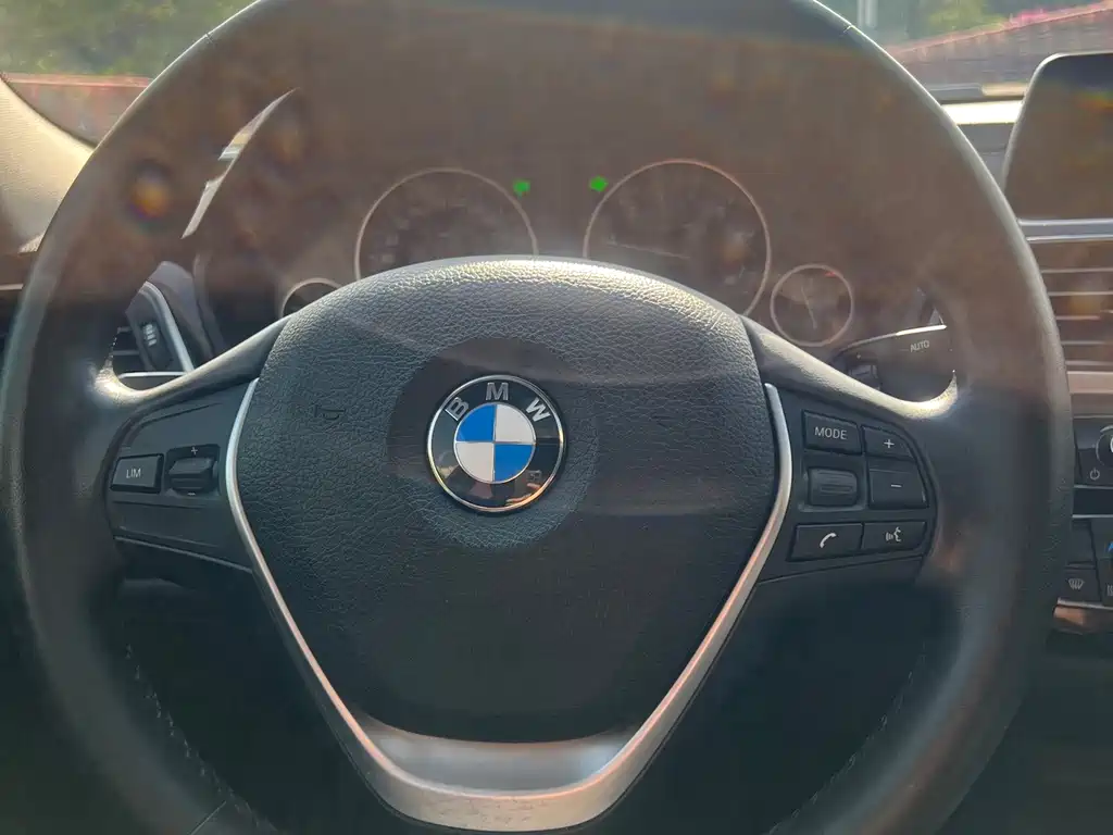 BMW 3 Series 2018 — фото 13