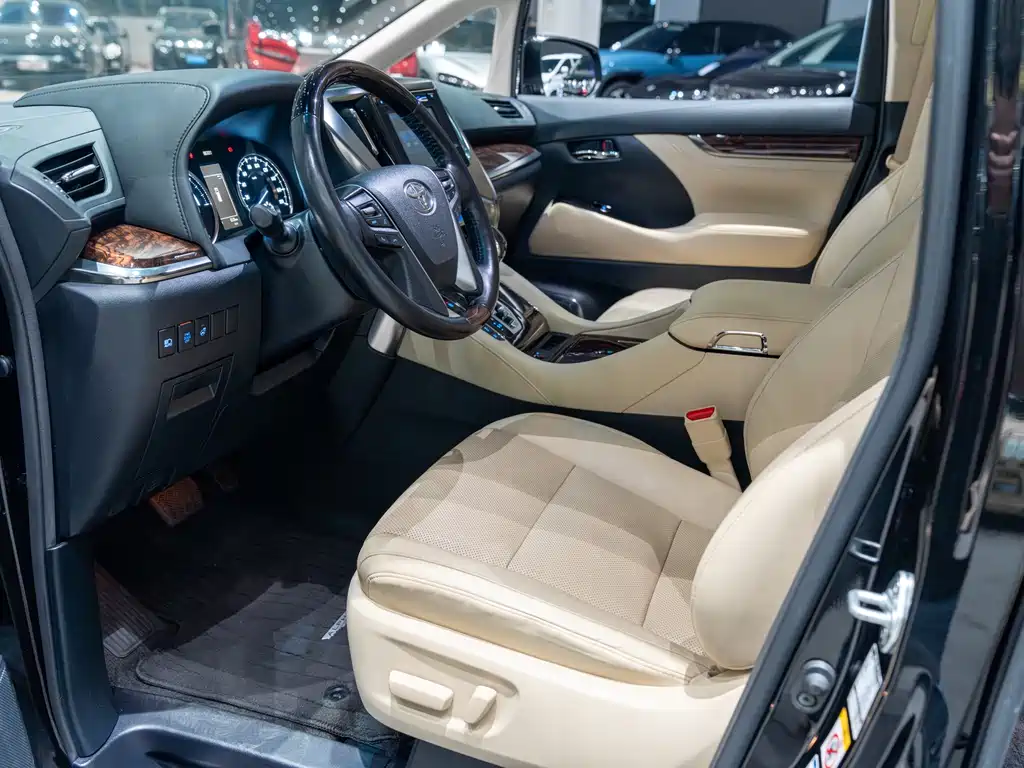 Toyota Alphard 2019 — фото 7