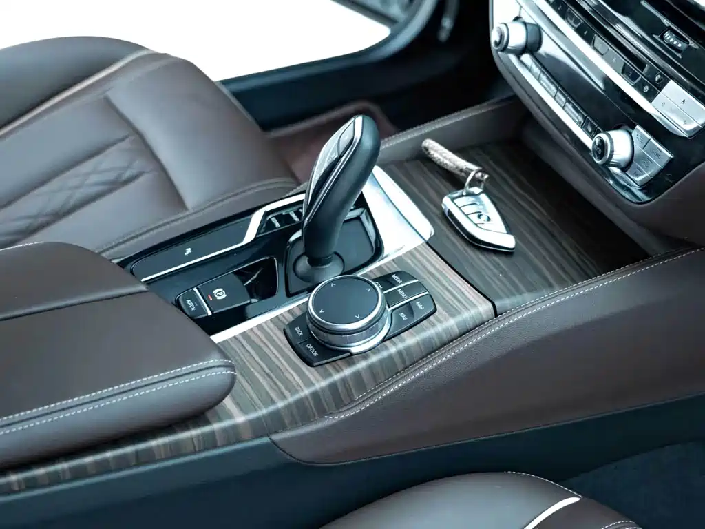 BMW 5 Series 2018 — фото 12