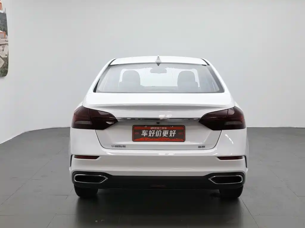 Geely Emgrand 2022