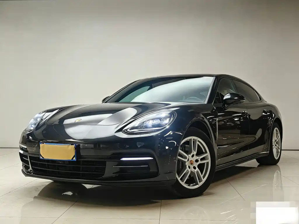 Porsche Panamera 2018 — фото 1