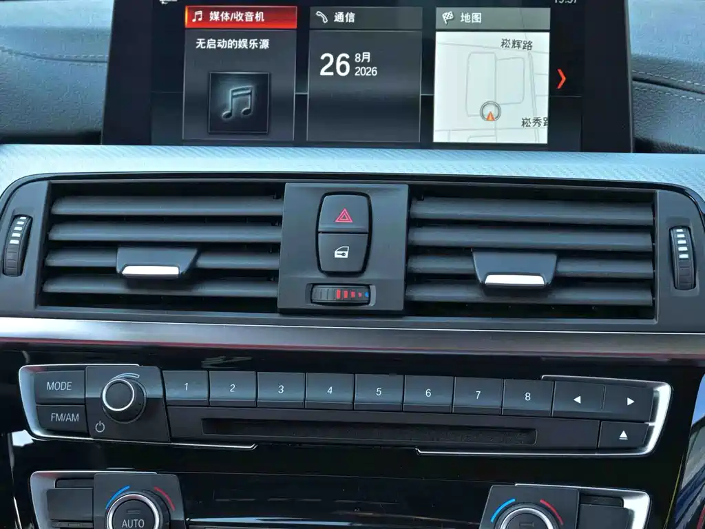 BMW 3 Series 2019 — фото 10