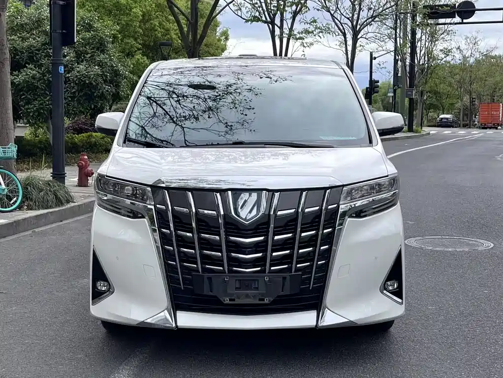 Toyota Alphard 2023 — фото 2
