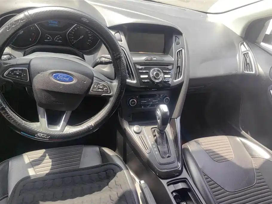 Ford Focus 2017 — фото 12