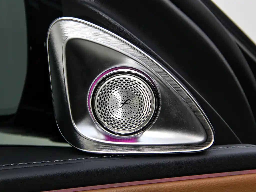 Mercedes-Benz E-Class 2025 — фото 12