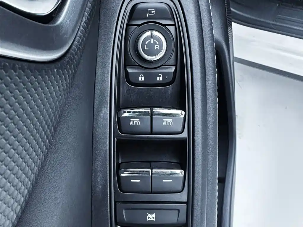 Subaru Forester 2023 — фото 10