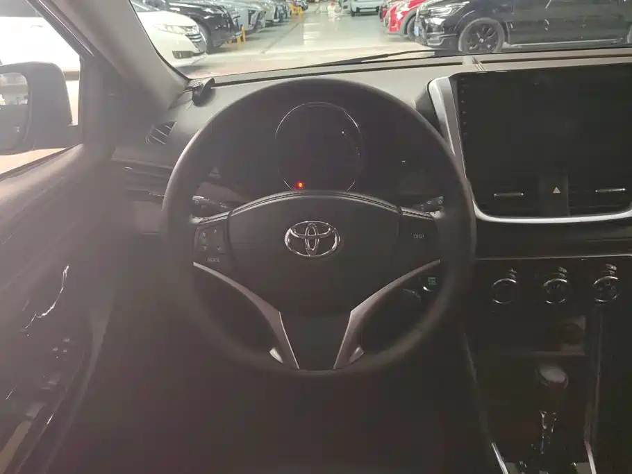 Toyota Yaris L 2021 — фото 15