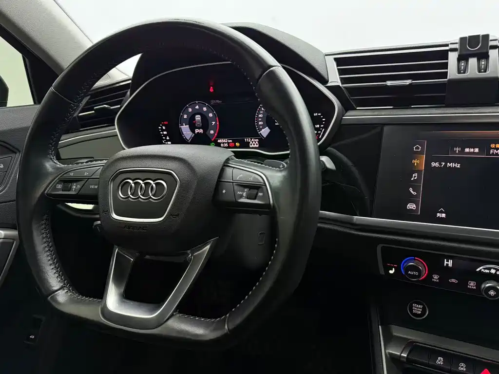 Audi Q3 2021 — фото 10